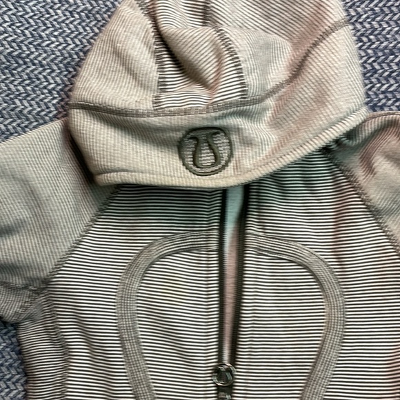 Lululemon Athletica Wonens Scuba Hoodie *Rocksteady** Size 2 - Picture 4 of 11